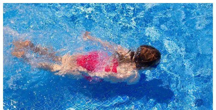 下水|去年刚学会游泳,今年却不敢下水了!学游泳前忽略这件事,90%