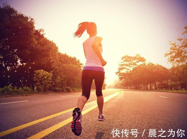 身材|40岁阿姨坚持健身多年，身材凹凸有致，婀娜多姿，被称为冻龄女神