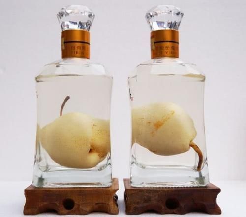 “梨酒”中的梨子,究竟是怎么进瓶子的实情可能会让你无语