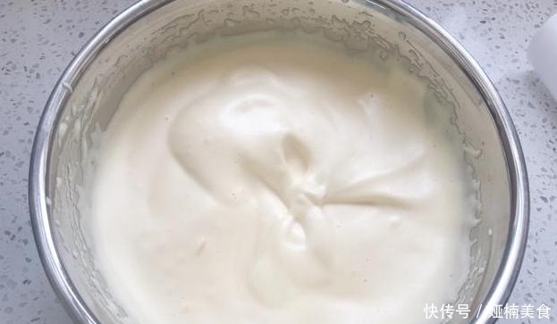 蓬松暄软老式蛋糕做法,不用水一锅出12个,几十年吃不腻