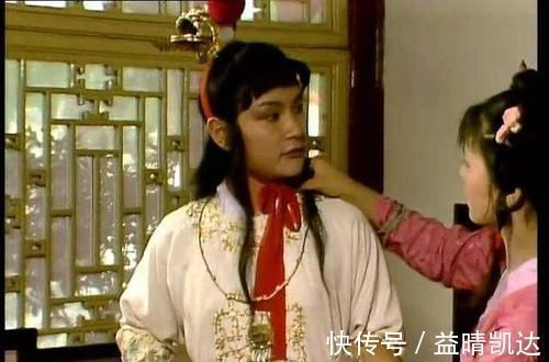 贾府&袭人劝架时,晴雯的一番话,揭露了袭人在贾府的真实处境