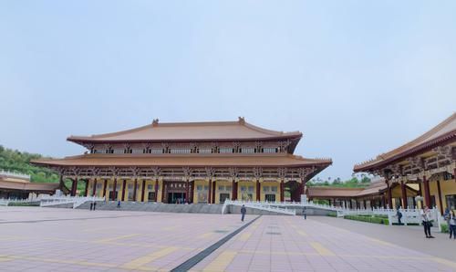 中国|中国最独特的一座寺庙，不仅不需要门票，还用鲜花代替了香烛礼佛