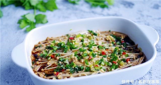 大厨|金针菇这个做法,比肉还好吃,孩子夸我做的比大厨的还好吃
