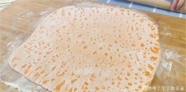 家里有红薯的试试这个做法,不烙不油炸,层次丰富软糯香甜