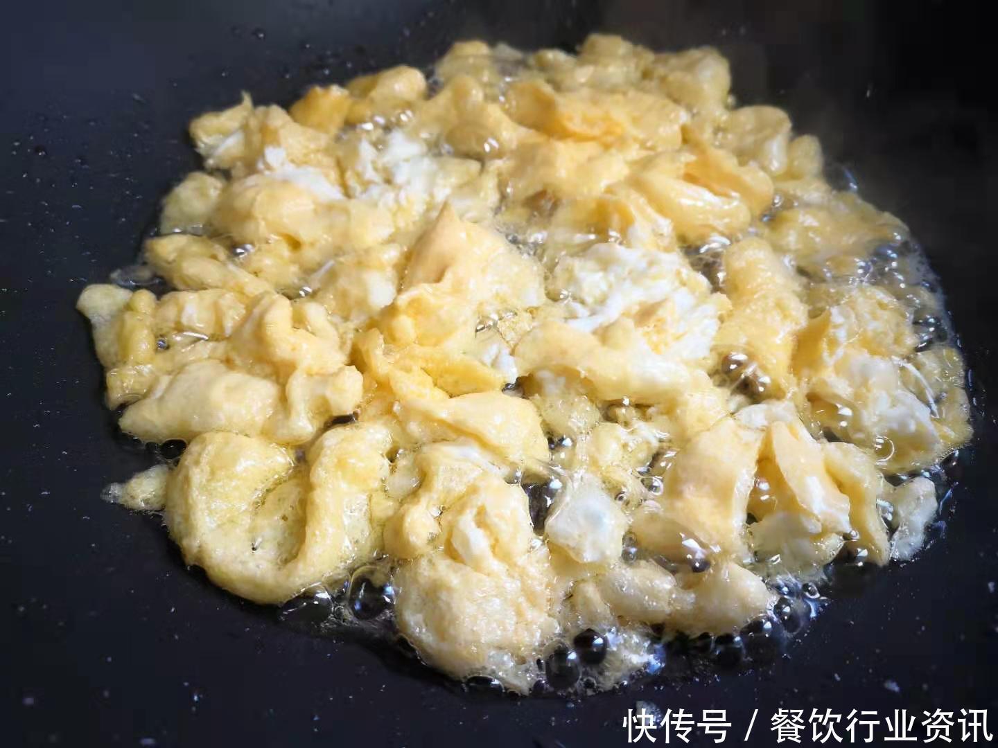 最近特爱这个汤,不放肉也很鲜,十分钟煮好,简单又省事,好喝