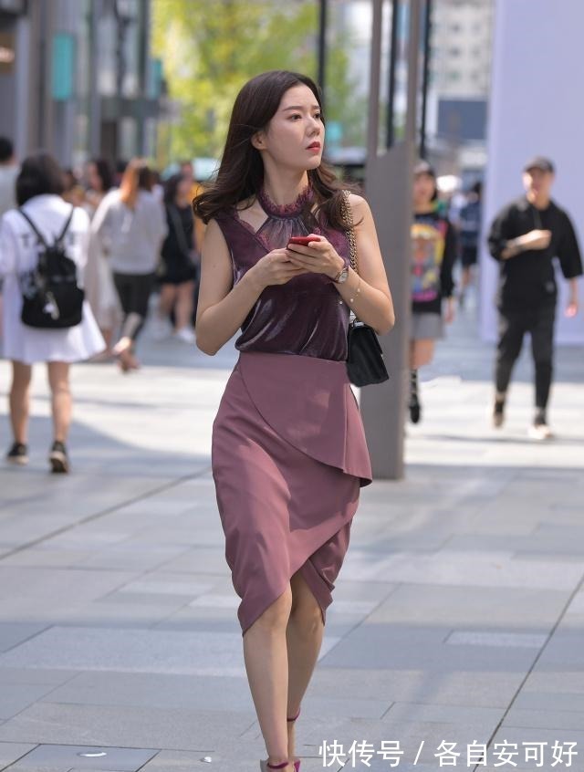 上衣 女人40岁一枝花,姐姐高贵紫打扮,只有老男人能欣赏吧!