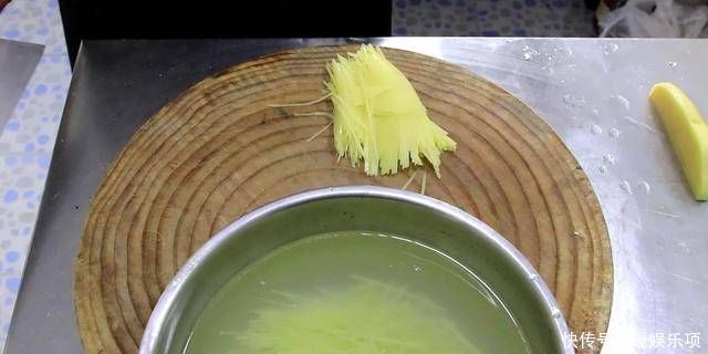 蒸土豆丝的做法,学习这个方法,使土豆根软硬兼施
