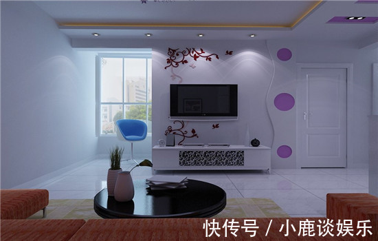 白墙脏了不要用水刷,用不值钱的东西擦一擦,立马洁白如新