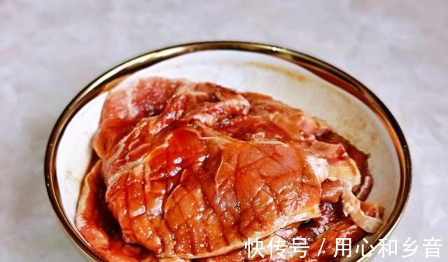 在家做正宗的上海秘制大排，肉香四溢，甜而不腻，好吃到停不下来！