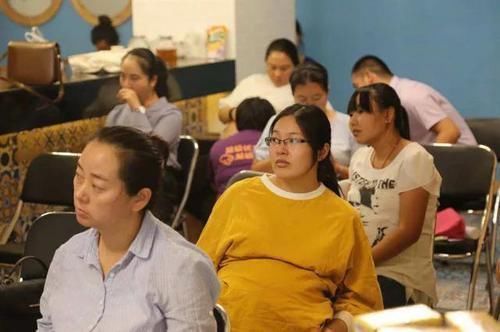 孕妇们|孕妇无麻醉直接剖宫产,医护人员含泪接生!女人才懂为母则刚