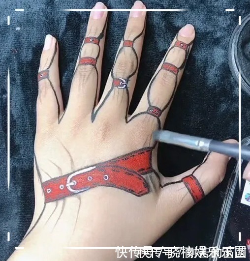 美术生&美术生画“手指被勒妆”,原以为是瞎画,看见成品:你不疼吗