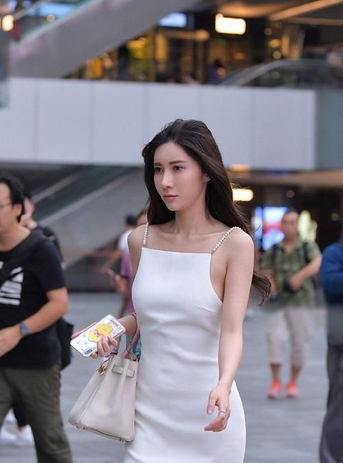 成熟的女人最迷人，小姐姐白裙羞耻，逆天气质！