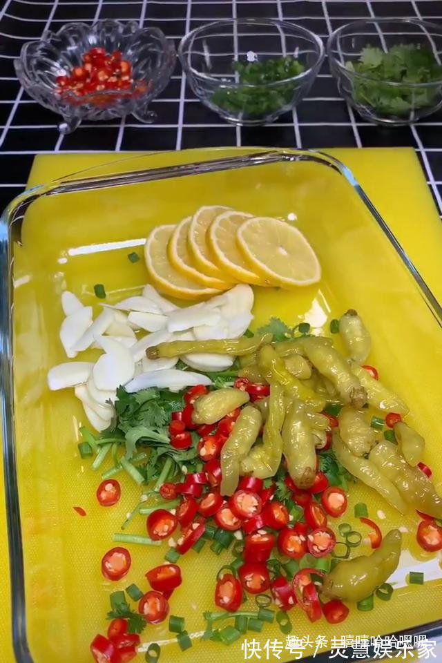 泡椒凤爪|味美自家做,泡椒柠檬凤爪酸辣爽口,清爽开胃,瞬间让人胃口大开