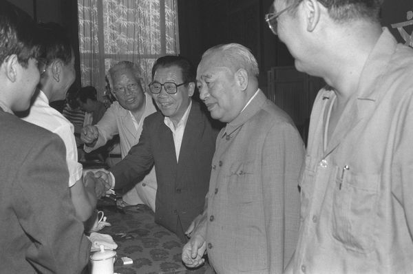 国级|余秋里将军儿女发展如何?唯一的儿子是将军,亲家是正国级