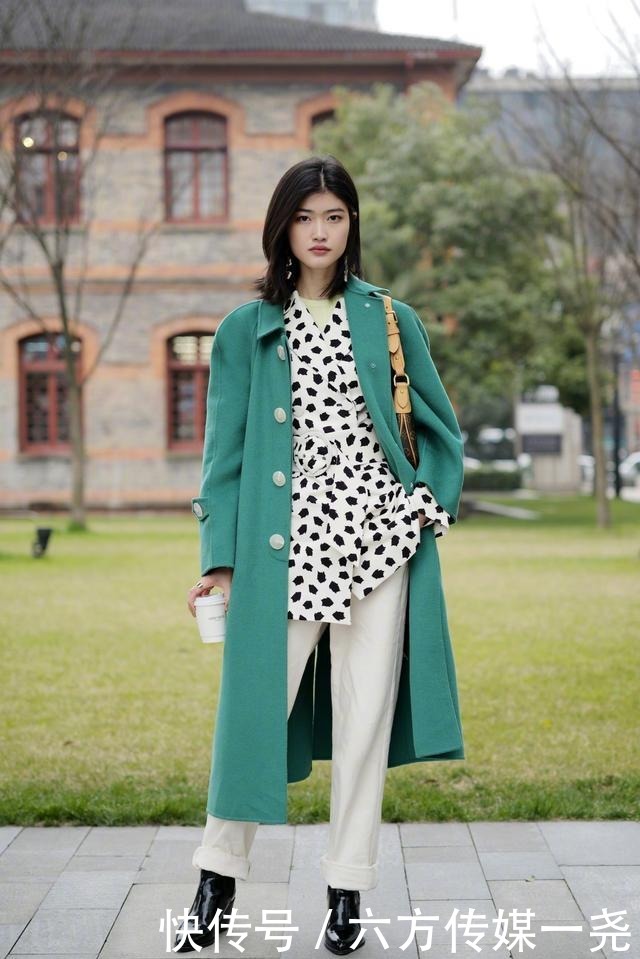 女人|女人再懒,穿大衣也别配直筒裤,学下面潮人这样来穿,时髦又显瘦