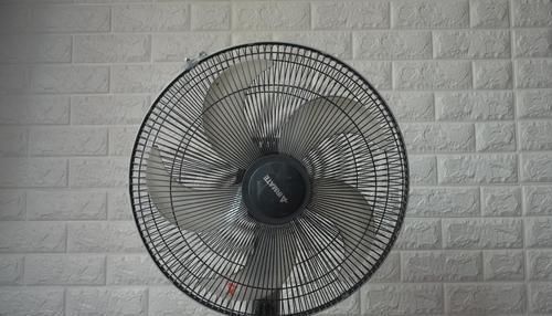 不管电风扇多脏,教你不用拆下清洗,几分钟变得干净无灰尘,实用