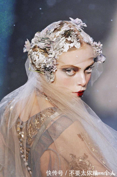 微微一笑@圣母泪妆为什么那么火怜悯众生的高级妆容