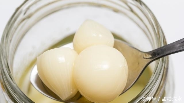 胜过|糖尿病人福音:常吃大蒜泡“1物”,降糖效果可能胜过“胰岛素”