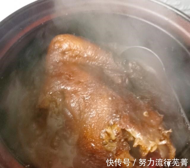  鸭子煲，咸香味美，超级下饭