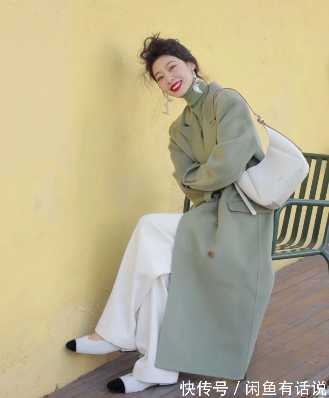 裙子|穿大衣别跟风配裙子了,搭这4种“裤子”更实用,中年女人也适合