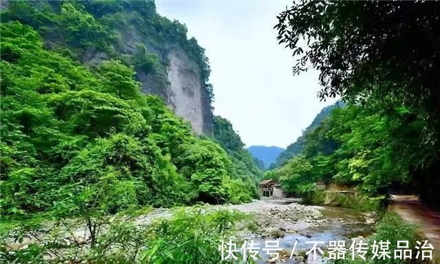 孽龙|「王婆岩」藏在都江堰里的小九寨