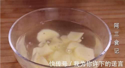 茄子加土豆一起做,实在太好吃了,出锅比肉还香,天天吃都不腻