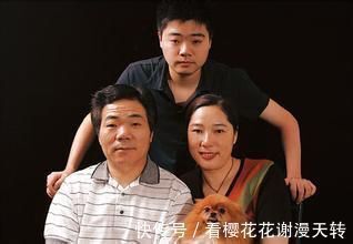 丁俊晖|29岁丁俊晖全家照片,在英国有一套400平米豪宅,妻子是富二代