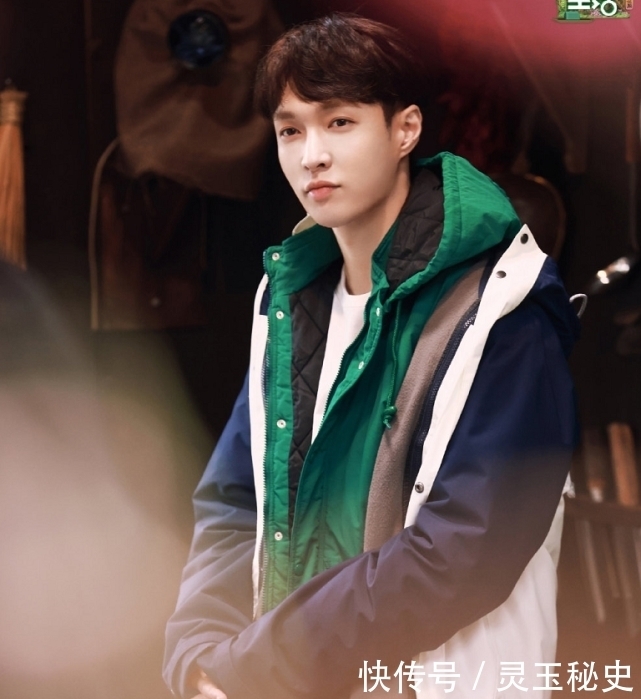 张艺兴被《向往》区别对待,雨中干活却被剪成了背景板,令人心疼