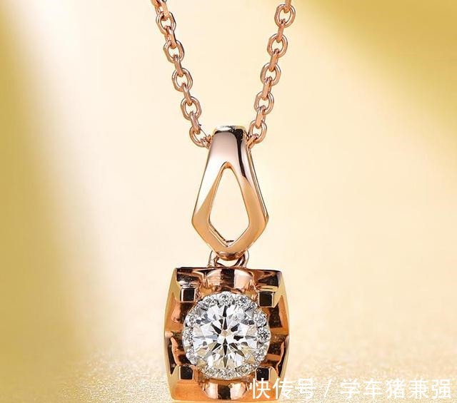 印度首富$印度首富老婆珠宝夸张且佩戴方式另类,而我们更适合轻奢珠宝!