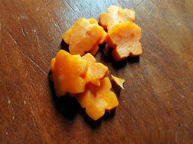 刨刀替代拙劣刀工，炒出脆口透明的土豆片我看行