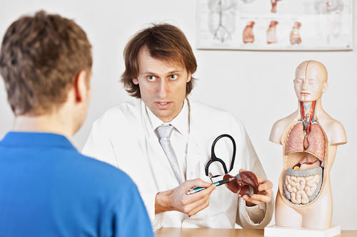 排便时若有这3个异常，可能是肝在“求救”，希望能引起你的重视