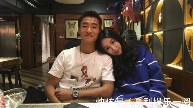 韦世豪|国脚们女朋友个顶个的漂亮,网友:踢球没学会,找女朋友世界级