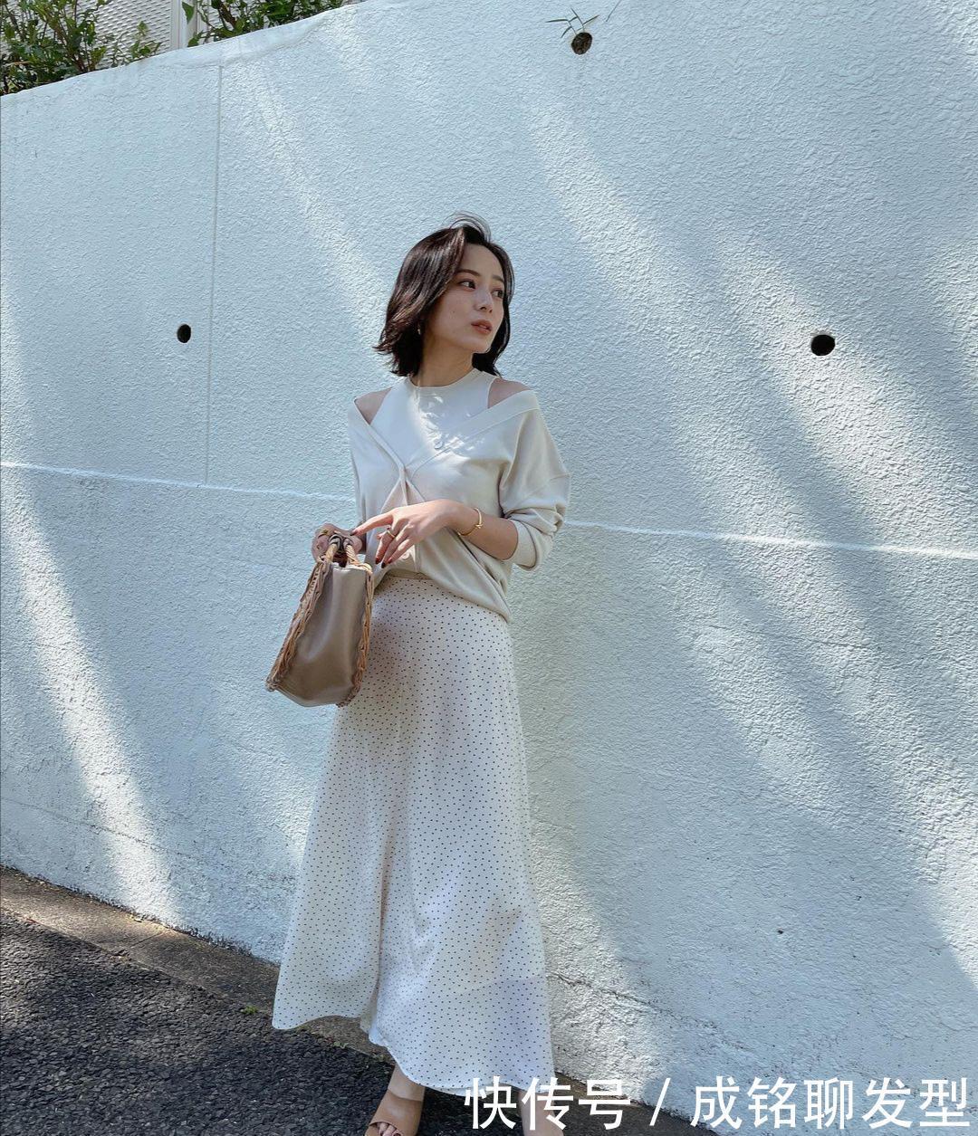 白色衬衫|好看又实用！这位博主的“低饱和度”穿搭法，简约精致优雅又高级