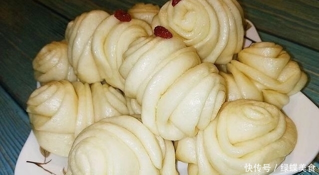 早餐不吃馒头,教你如此做花卷,不用时间发面,松软香甜,真好吃