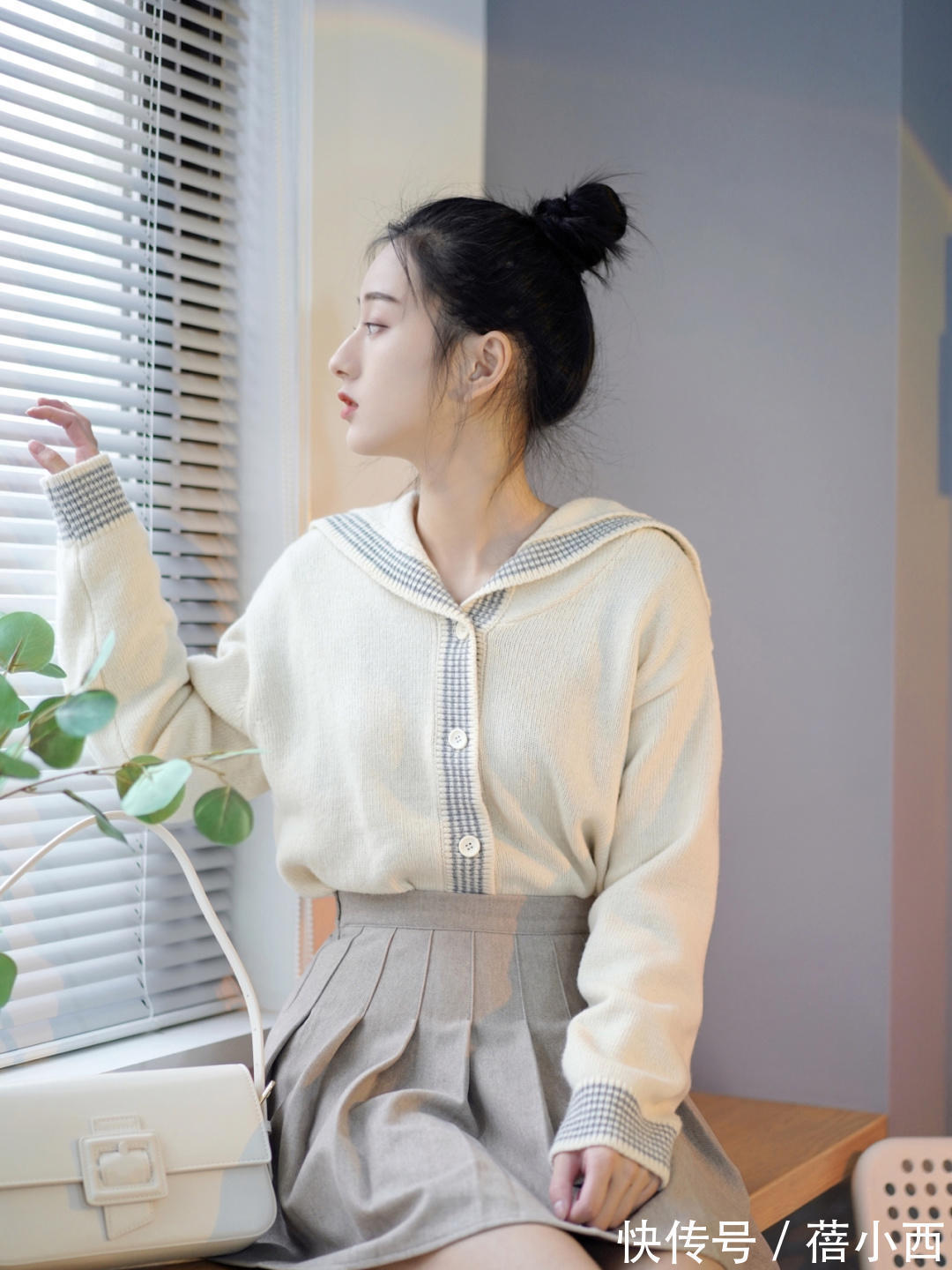 小蛮腰|告别沉闷!秋天穿搭该有新突破,来学这位博主穿搭示范chic又高级