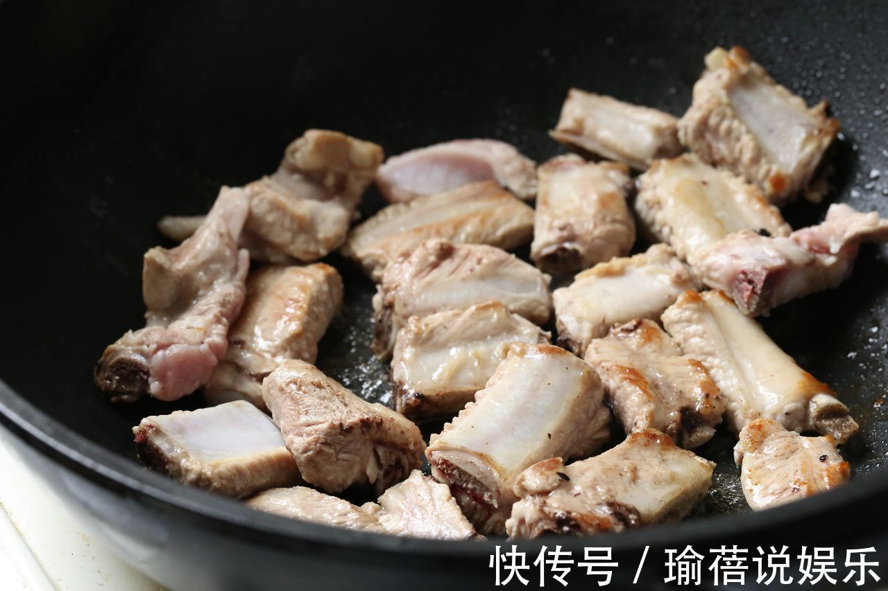 烧排骨时加些它，酸甜开胃不油腻，好吃到舔盘！