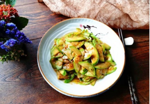 家常下饭小炒,成本不过2元,十分钟就可以做好,比吃肉还下饭