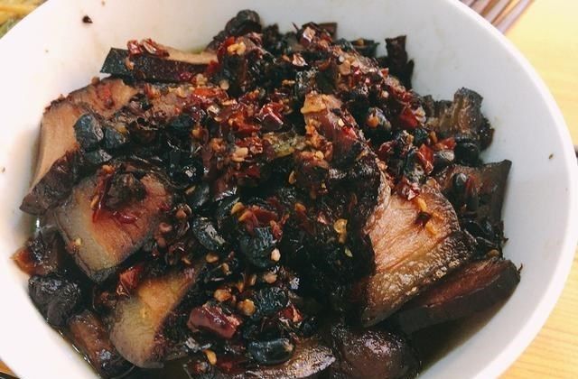 舅舅80大寿，媳妇做了12个菜，晒到朋友圈火了，网友：不比饭店差