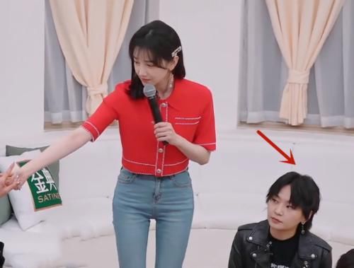 陈小纭拥抱容祖正式和解，周笔畅面无表情，这就洗白了？