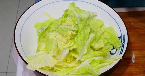肉馅|入秋后，要多吃此肉，用来做肉丸子汤，鲜美营养高，吃着特别香！