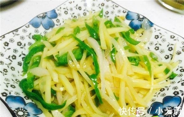 翻倍|“多加1味”配料，让简单的青椒土豆丝好吃翻倍！不试不知道呢