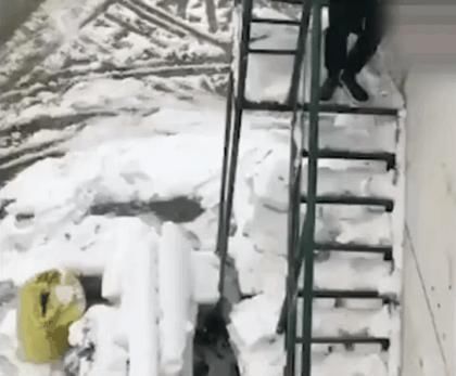 “南方人穿拖鞋到东北旅游?!”哈哈哈哈哈哈哈哈哈