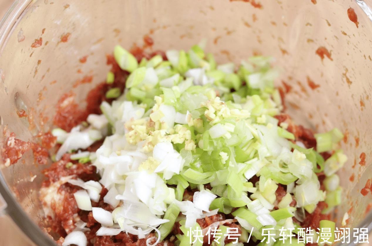 解馋|自制千层猪肉饼,好吃不腻,外皮酥脆,馅料鲜香,真解馋