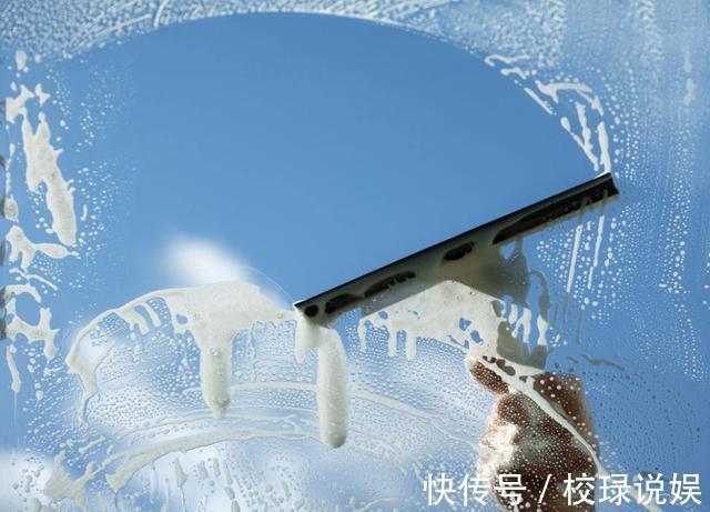窗户总是擦不干净3种调料加水,胜过清洁剂,好用又省钱