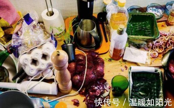 调料瓶|去姑妈家发现,厨房从不摆瓶瓶罐罐,这样一布置,美观实用不占地