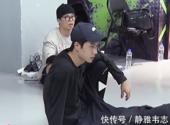 王一博街舞室内花絮被传,镜头一扫而过,23岁素颜我没眼花吧