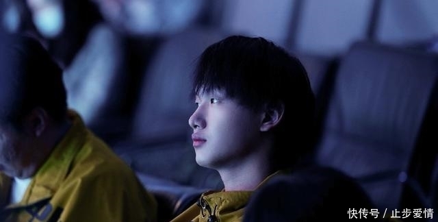 直播|Fly不满现状，直播吐露心声，抱怨QG“养刺痛都不要你”！