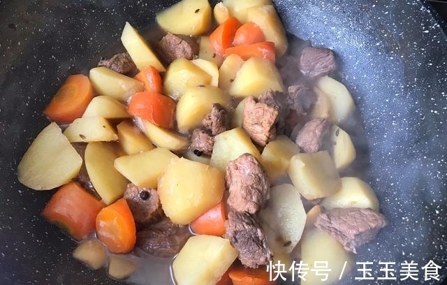 干辣椒|牛肉炖土豆天冷暖胃滋补菜,冷水下肉,肉质鲜嫩有嚼劲