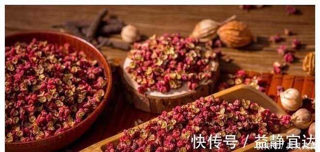 才知道,保存面粉这么简单,教你2个土方法,放一年不发霉不生虫!