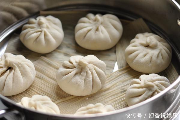 满嘴|好吃流油的鲜肉包子,入口即化,让你满嘴流油,一口气能吃五六个